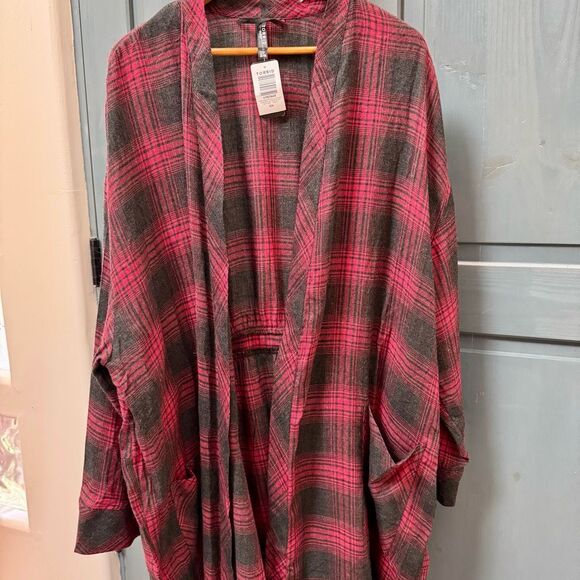 torrid Other - NWT Torrid Sleep Red Plaid Robe (3XL) pockets